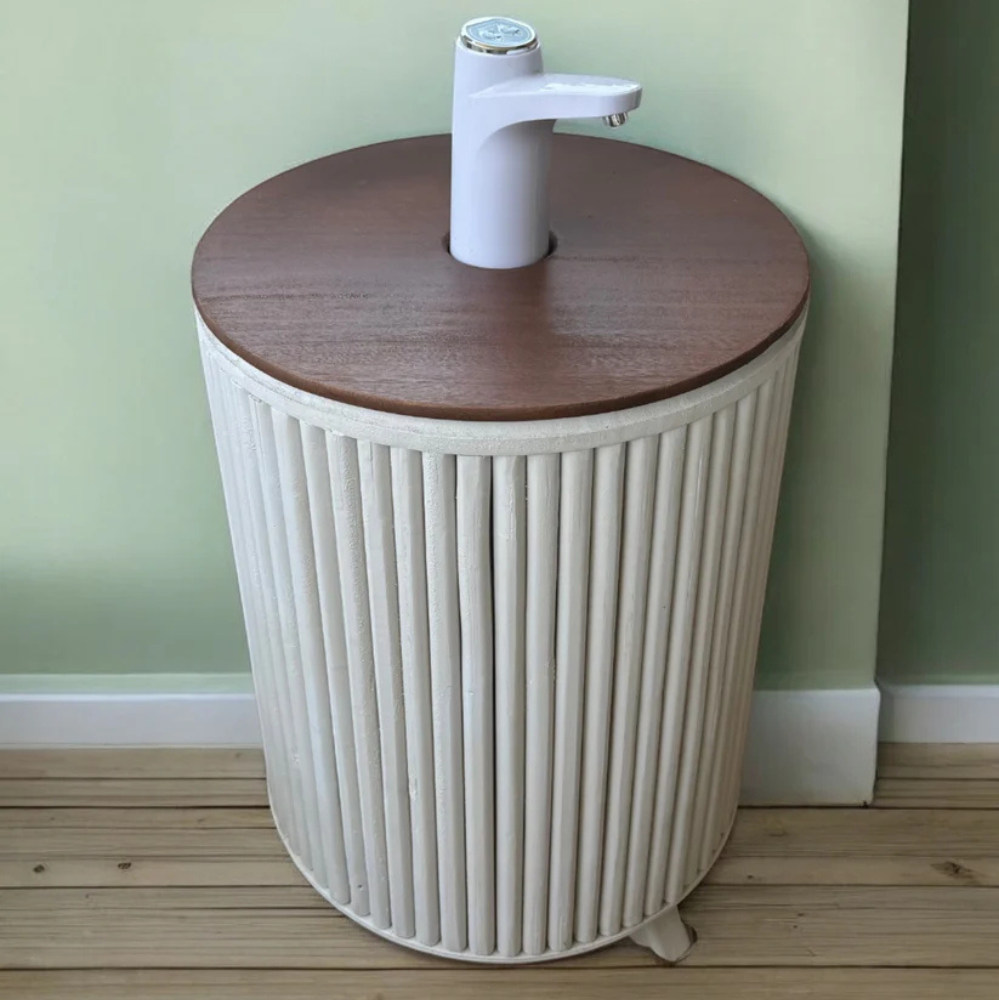 Meuble pour bonbonne d’eau blanc avec couvercle effet noyer